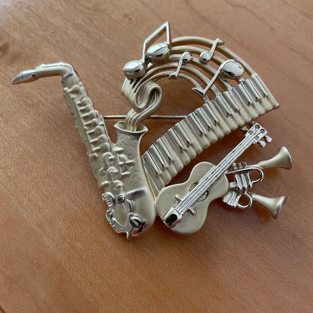 Vintage AJC Saxophone Brooch Gold Tone Metal Musical Notes Music Piano Jazz Pin